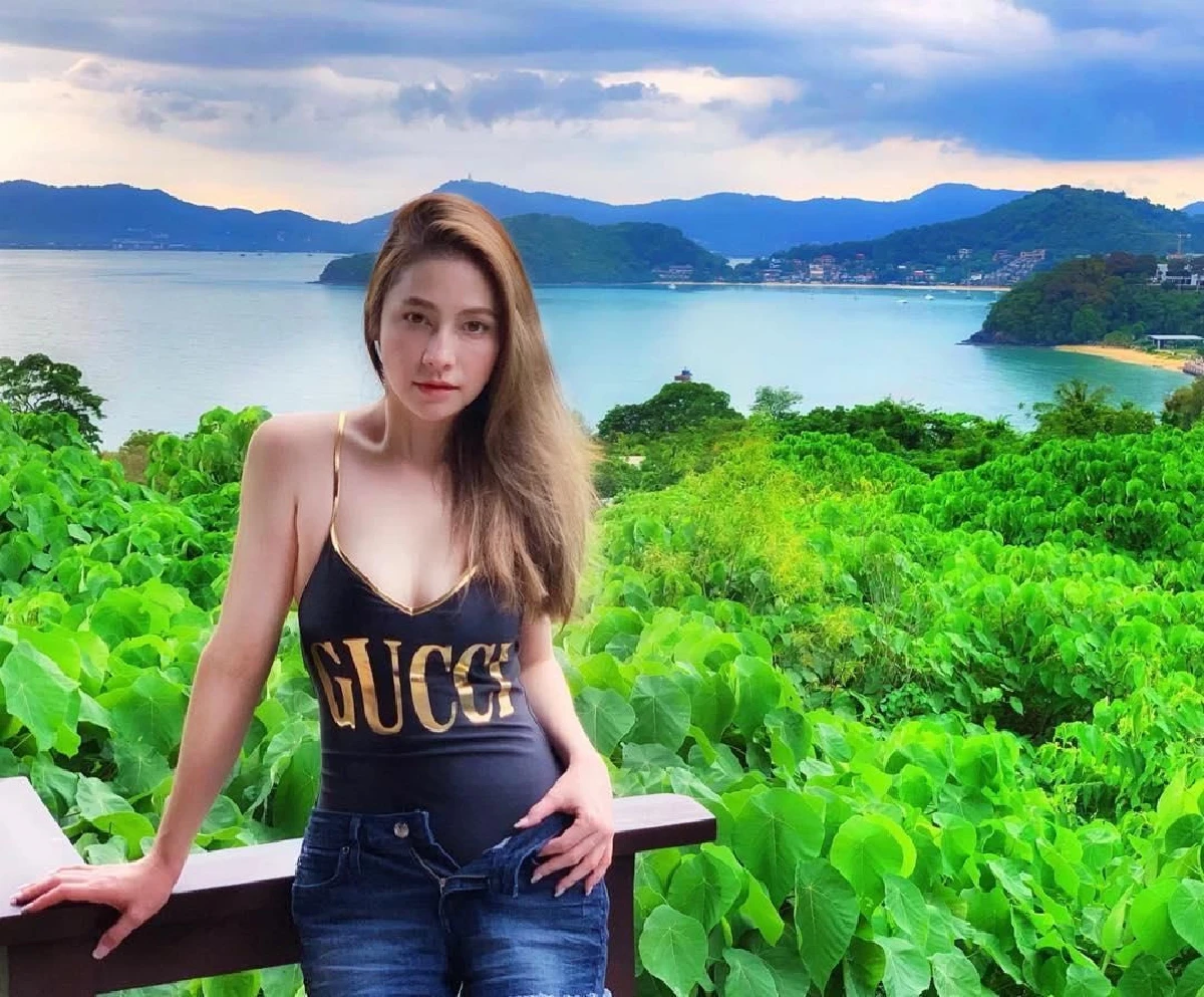 นาตาลี ควง ฟลุค เติมหวานสวีทริมทะเลภูเก็ต พร้อมเสิร์ฟภาพแซ่บบนเตียงนอน