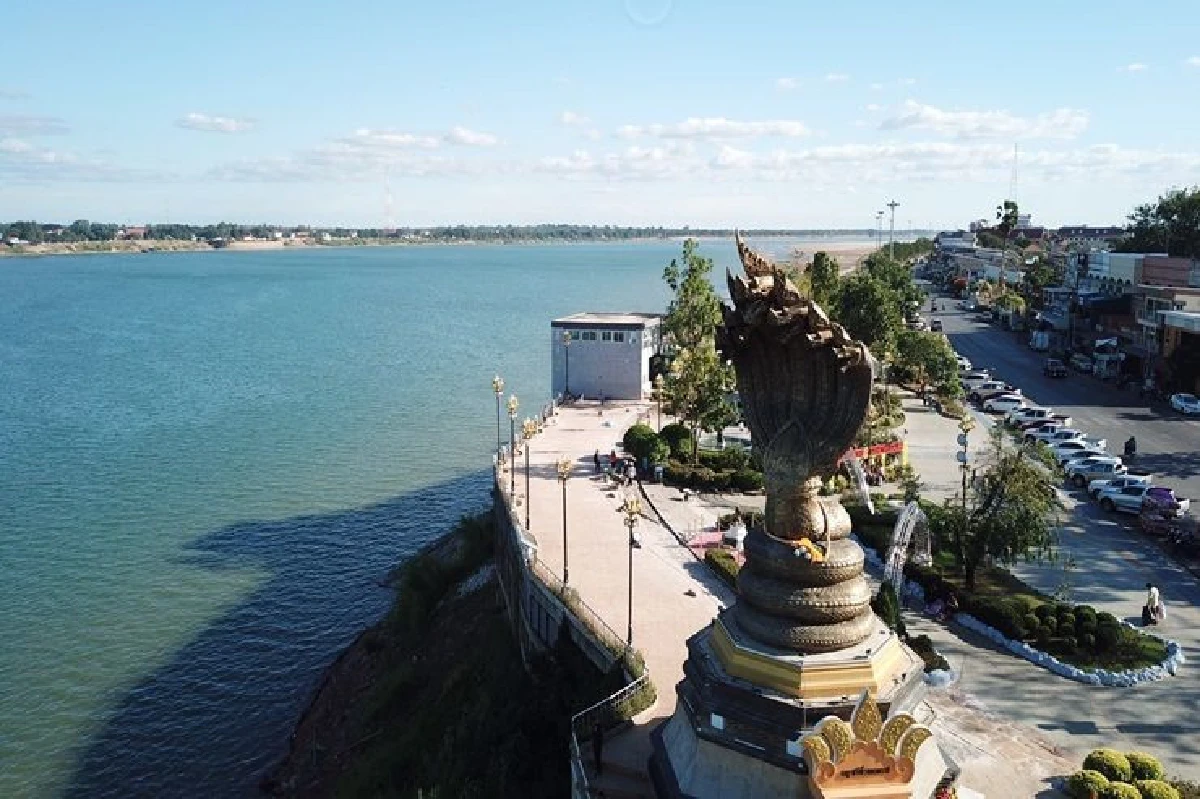 หนาวสุดรอบปี  นครพนมอุณหภูมิ เหลือ 15 องศา นักท่องเที่ยว แห่ชมน้ำโขงคล้ายทะเล