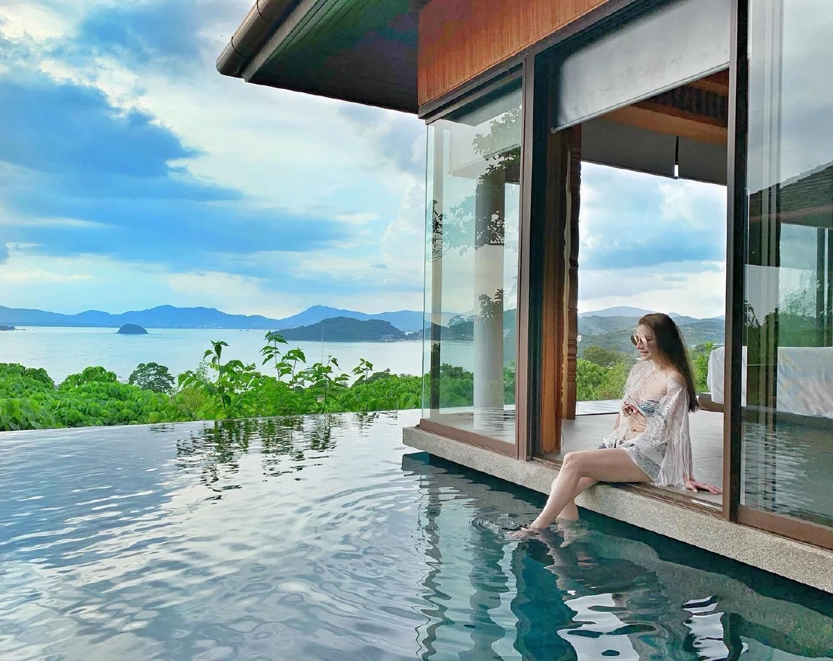 นาตาลี ควง ฟลุค เติมหวานสวีทริมทะเลภูเก็ต พร้อมเสิร์ฟภาพแซ่บบนเตียงนอน