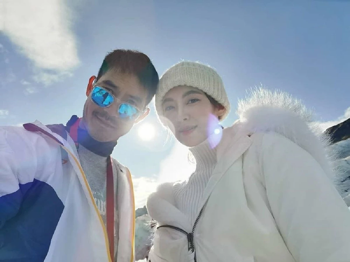 เวียร์ โชว์หวานทำบอร์ดรวมภาพ เบลล่า เป็นของขวัญวันครบรอบรัก (คลิป)