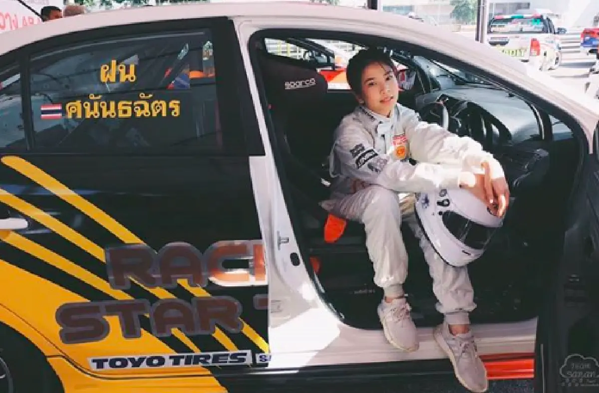 Ferrari พุ่งเสียหลักชนแบริเออร์ "ฝน ฮอร์โมนส์-นักแข่งดัง” บาดเจ็บ