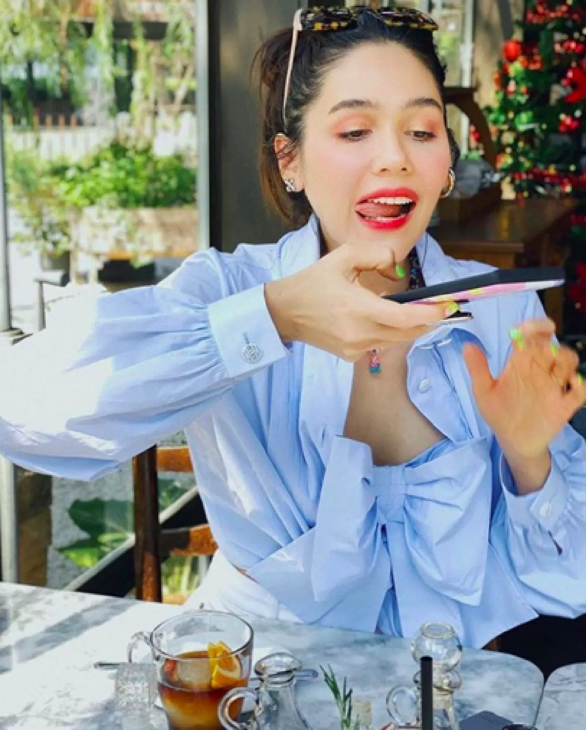 แม่นกน้อยขนฟูฟ่อง! “ชมพู่" จัดเต็มชุด Oscar de la Renta ในงานกาล่าเปิดตัวภาพยนตร์