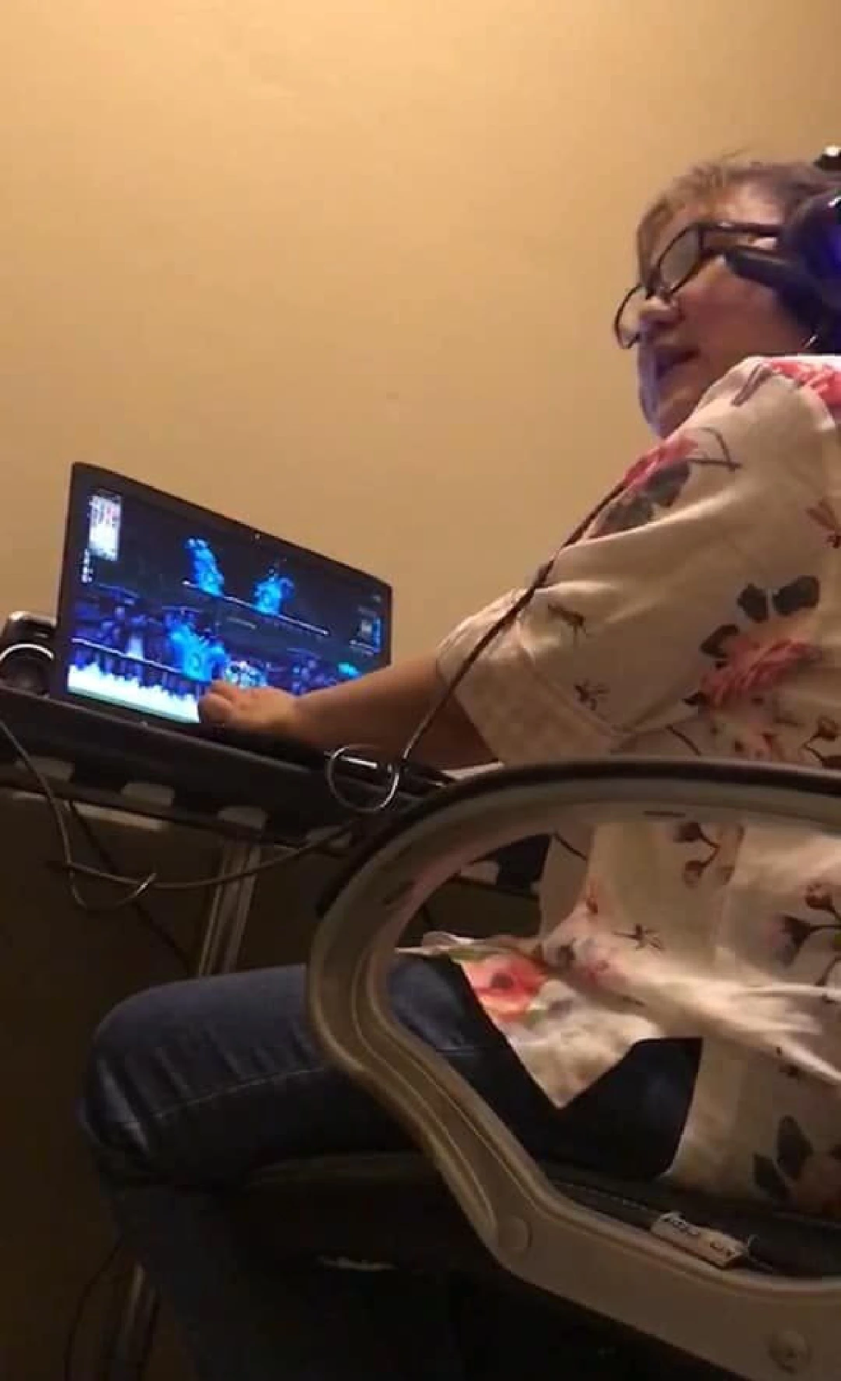 ‘ป้ากีตาร์’ จากแม่บ้านเสียหมา สู่ ‘นักแคสเกม’ ขวัญใจเด็ก