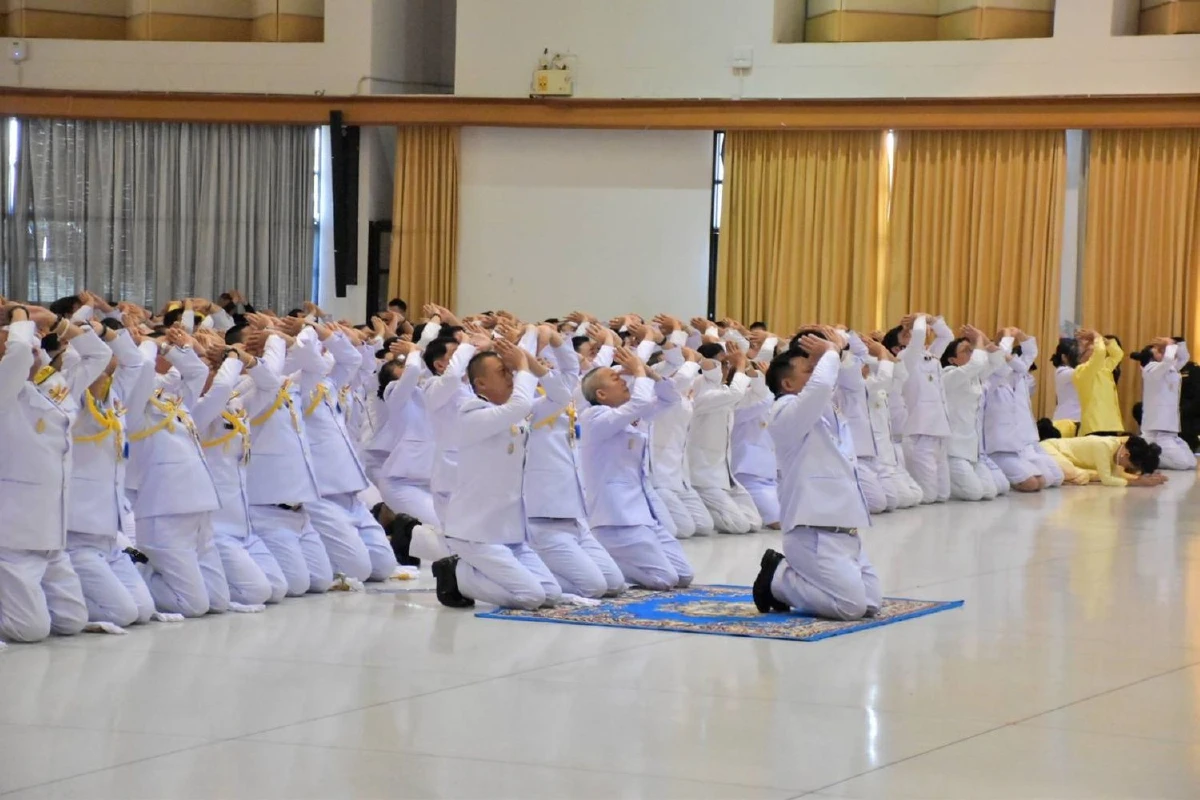 พิษณุโลกวางพานพุ่มดอกไม้ถวายบังคมวันพ่อแห่งชาติ