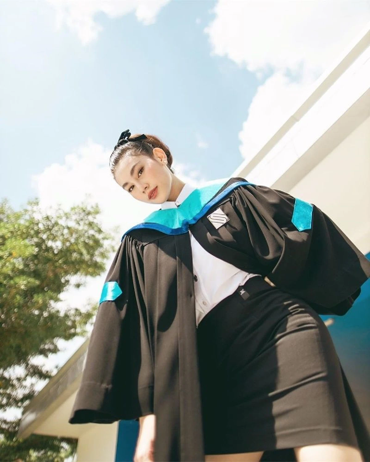 ดาว พิมพ์ทอง สวยเป๊ะในชุดครุย โพสท่าจัดเต็มเตรียมรับปริญญาแล้ว