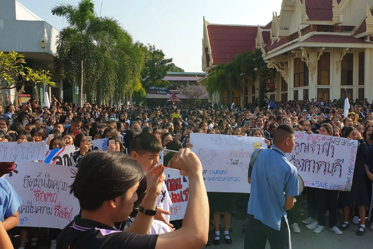 อดีตครูตบนักเรียนขวางผอ.คนใหม่เข้ารับตำแหน่งบริหารโรงเรียนเบญจมเทพอุทิศ