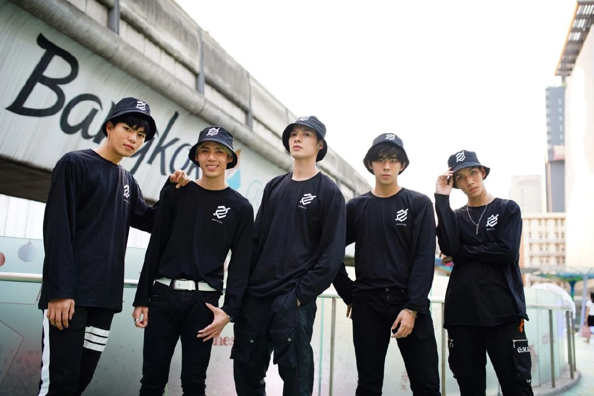 ซี-เบิร์สเตอร์  ระเบิดความมันส์ แฟลชม็อบ “Danger” ทั่วกรุง