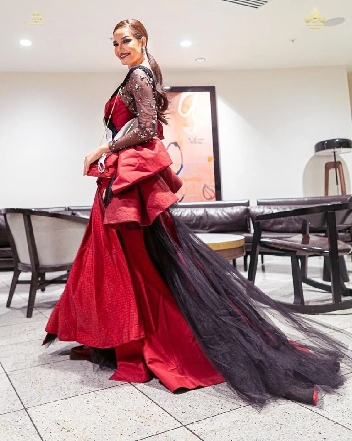 สวยหรูดูแพง! ฟ้าใส ปวีณสุดา ในชุดราตรีผ้าไหมจากแบรนด์ sirivannavari