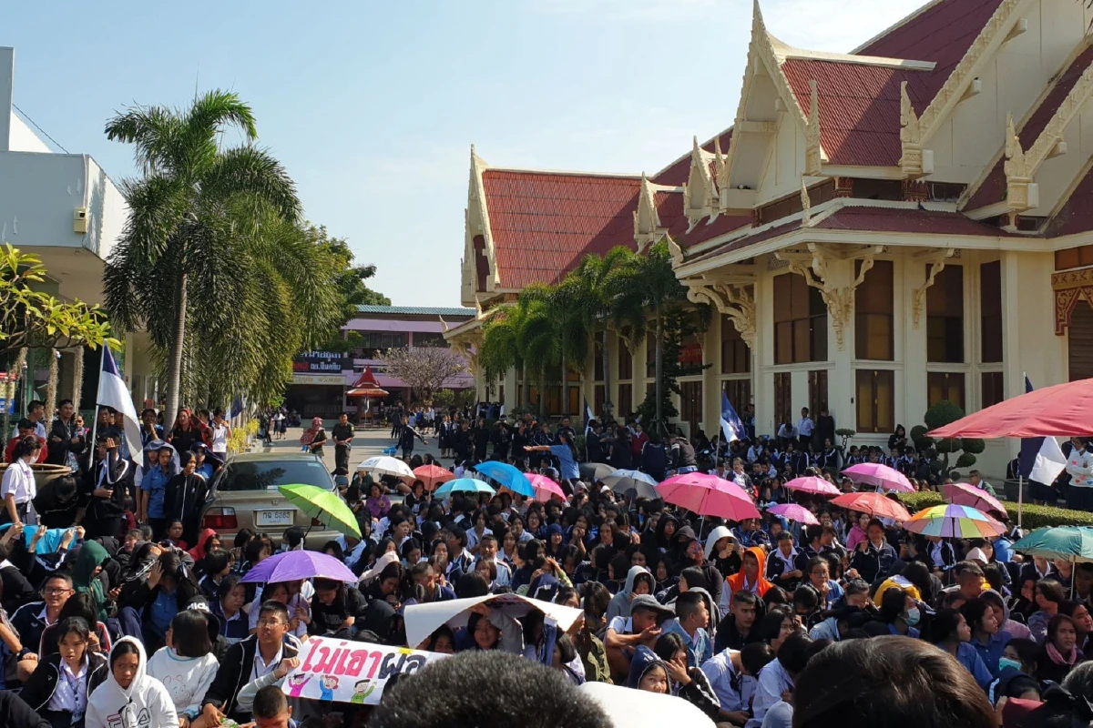 อดีตครูตบนักเรียนขวางผอ.คนใหม่เข้ารับตำแหน่งบริหารโรงเรียนเบญจมเทพอุทิศ