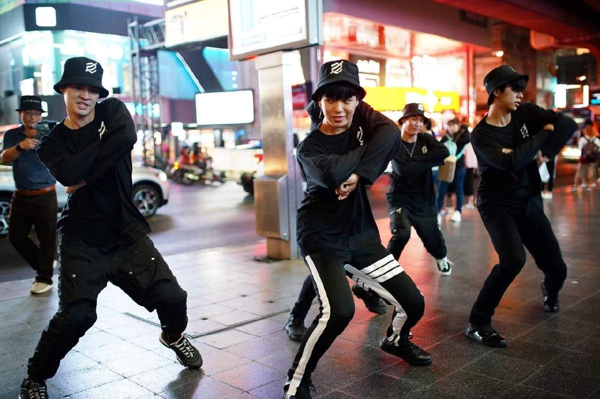 ซี-เบิร์สเตอร์  ระเบิดความมันส์ แฟลชม็อบ “Danger” ทั่วกรุง