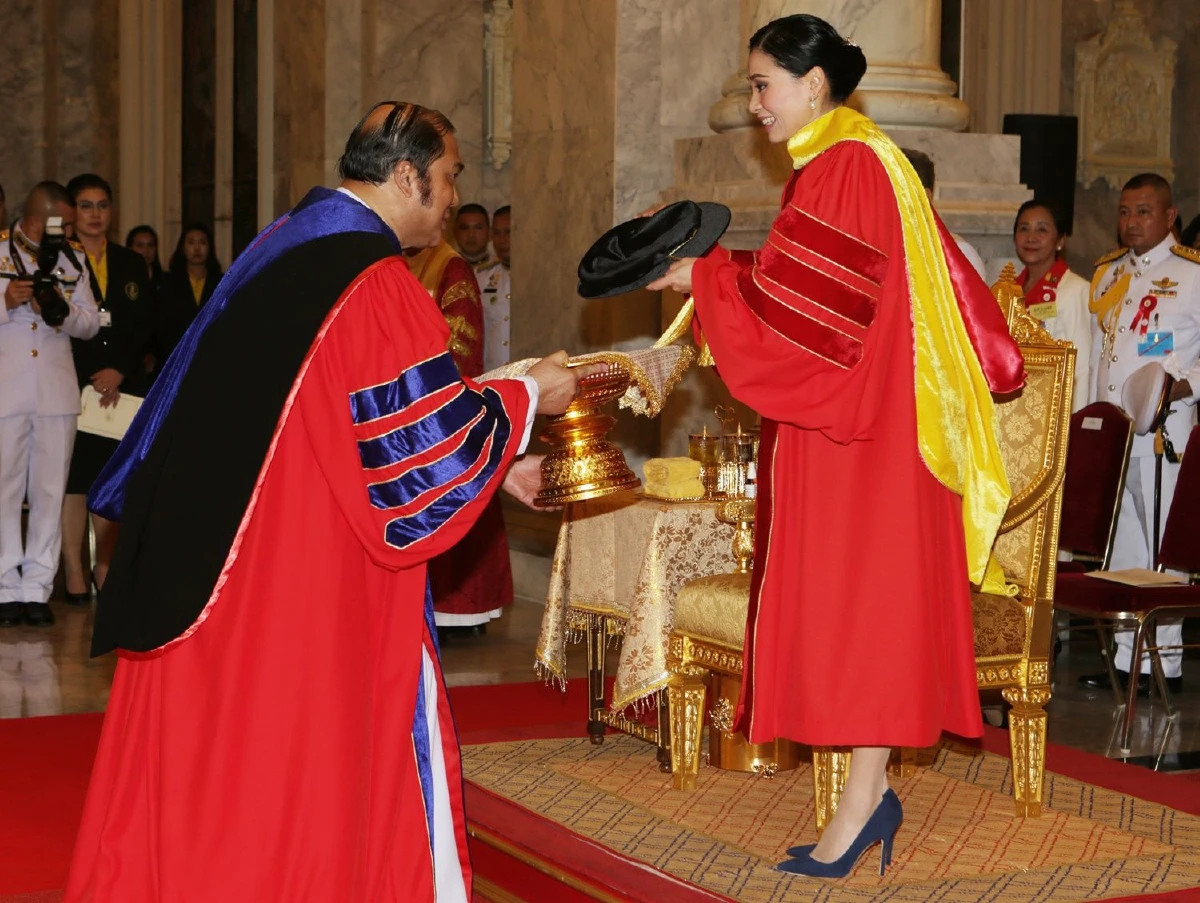 พระราชินี ทรงรับการทูลเกล้าฯ ถวายดุษฏีบัณฑิตกิตติมศักดิ์ สาขาวิทยาการคอมพิวเตอร์