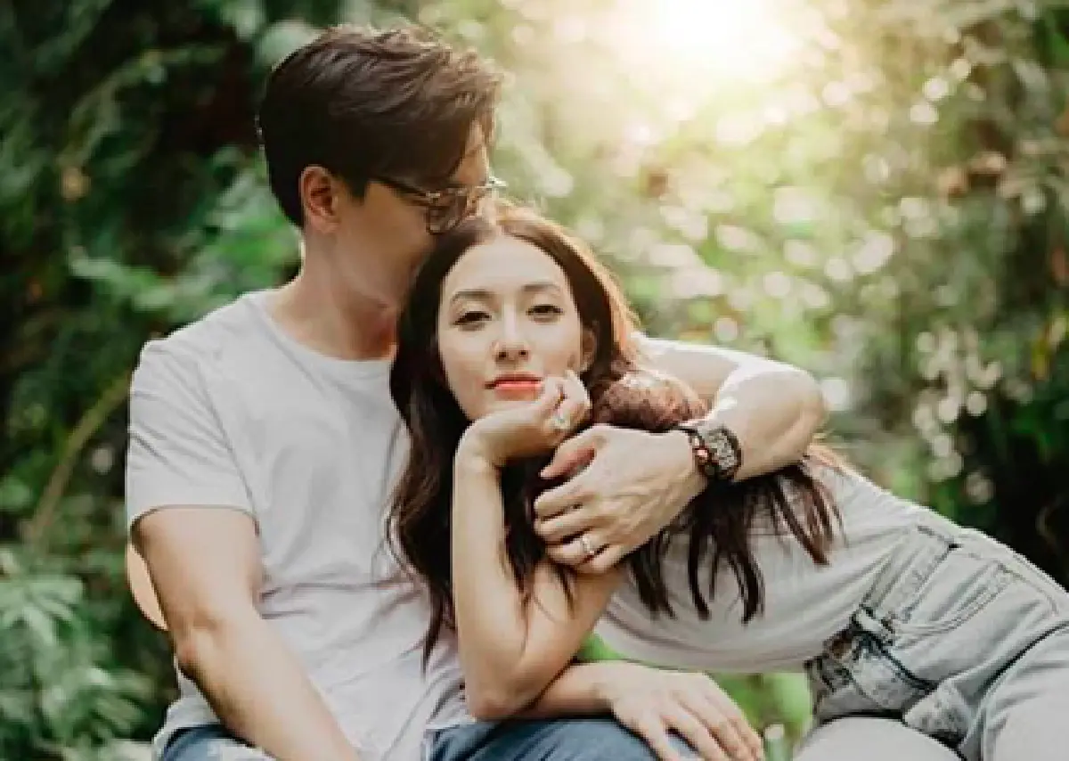 “มิว-ไฮโซเซนต์” จูงมือเข้าเฝ้าถวายสักการะ "สมเด็จพระสังฆราชฯ” เพื่อเป็นสิริมงคลแก่ชีวิตคู่