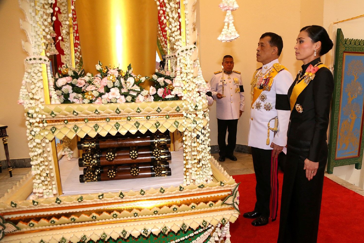 "ในหลวง-พระราชินี"เสด็จฯพระราชทานเพลิงศพ "พล.อ.เปรม" "ในหลวง-พระราชินี"เสด็จฯพระราชทานเพลิงศพ "พล.อ.เปรม"