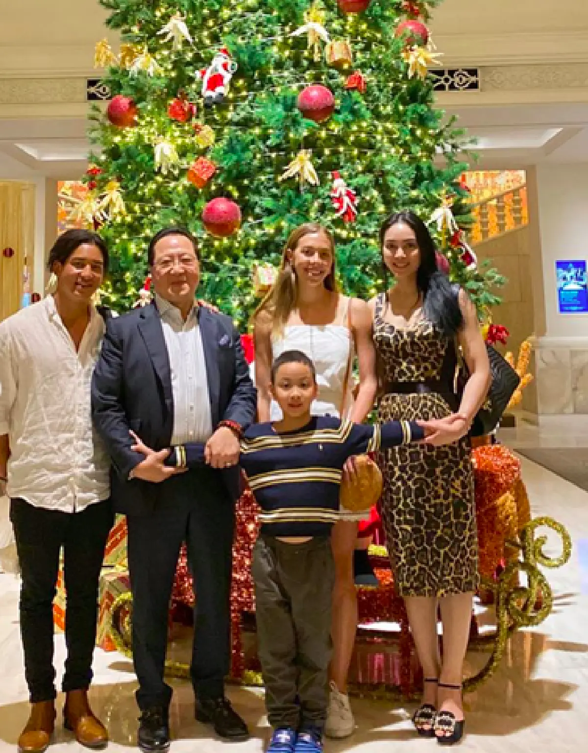 “เจ้าสัวบุญชัย-ตั๊ก” พา “น้องข้าวหอม" เจอพี่ชายต่างแม่ “เบน” ร่วมดินเนอร์กันอย่างอบอุ่น