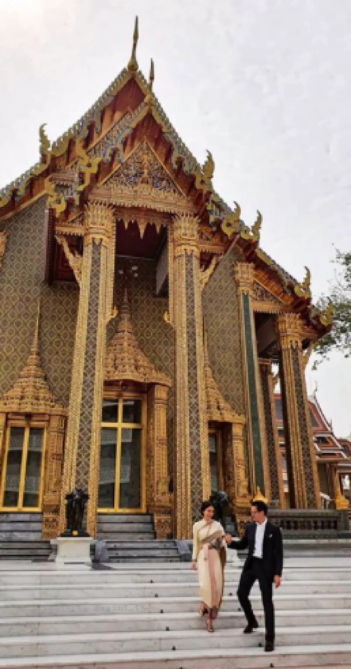 “มิว-ไฮโซเซนต์” จูงมือเข้าเฝ้าถวายสักการะ "สมเด็จพระสังฆราชฯ” เพื่อเป็นสิริมงคลแก่ชีวิตคู่