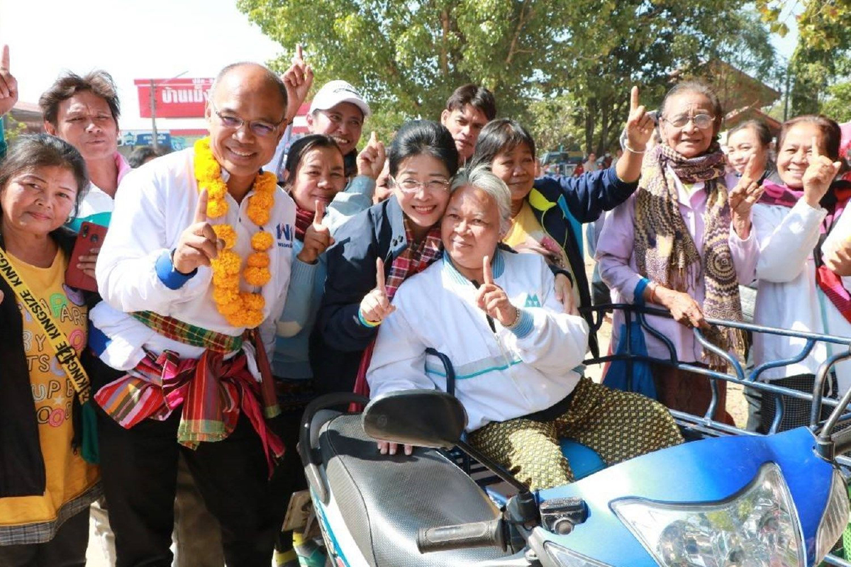 "สุดารัตน์"ปลุก"ทักษิณ-ยิ่งลักษณ์"อ้อนขอคะแนนเสียงจากชาวขอนแก่น "สุดารัตน์"ปลุก"ทักษิณ-ยิ่งลักษณ์"อ้อนขอคะแนนเสียงจากชาวขอนแก่น