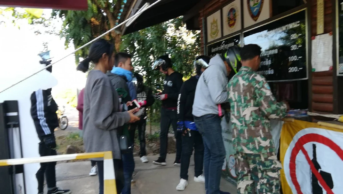 พิษณุโลก-นักท่องเที่ยวแห่ขึ้นภูสัมผัสบรรยากาศหนาวกันอย่างคึกคัก