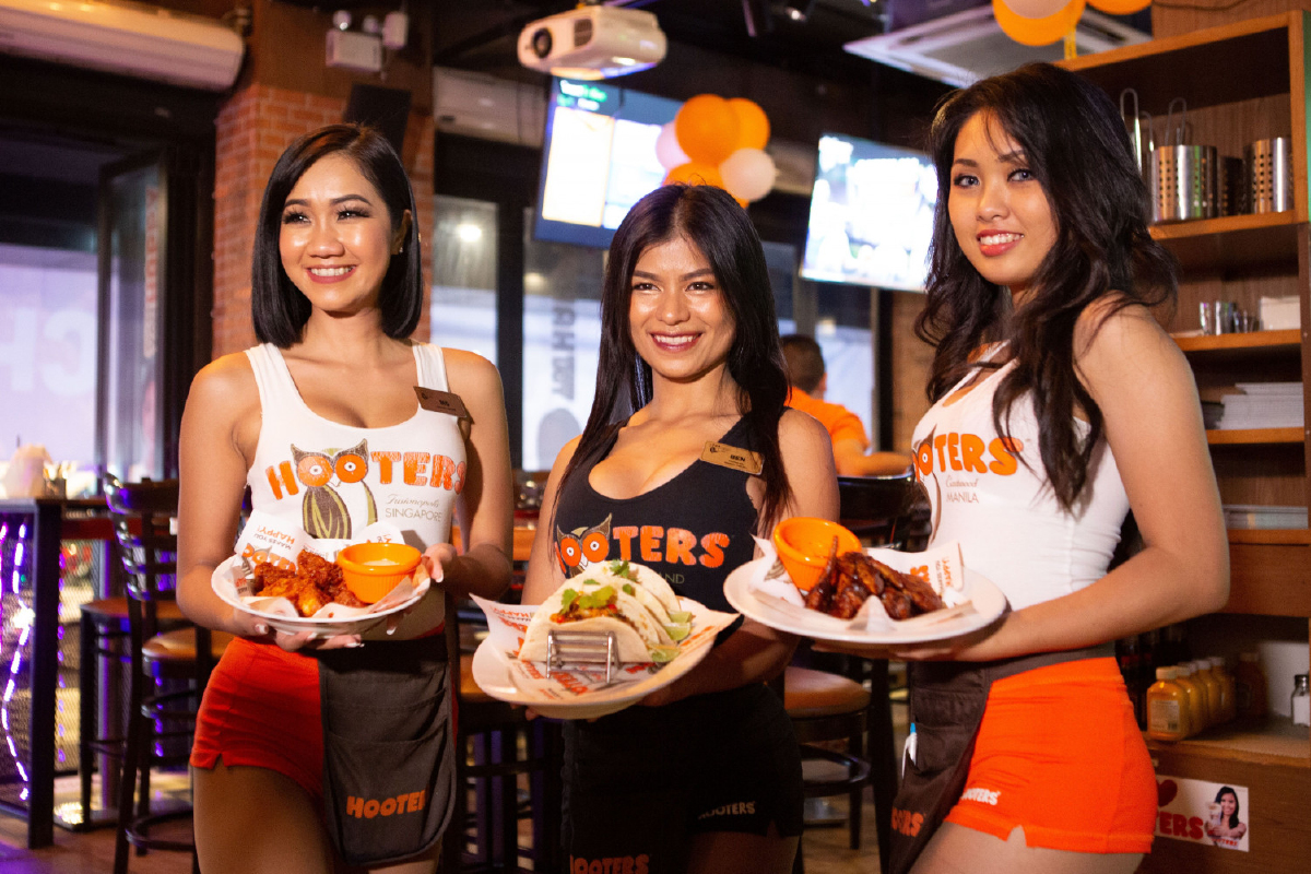 Hooters แบรนด์ดังสัญชาติอเมริกัน กับการผสมผสานความเป็นไทยลงในอาหาร Hooters แบรนด์ดังสัญชาติอเมริกัน กับการผสมผสานความเป็นไทยลงในอาหาร