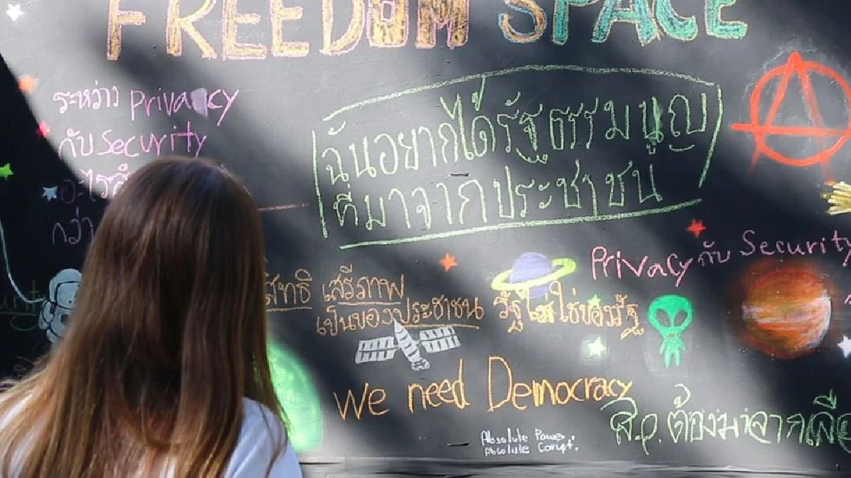 "ปิยบุตร"เตือนอย่าเอาหนังม้วนเก่ามาฉายซ้ำ"ยุบพรรค ตัดสิทธิ์ ติดคุก"