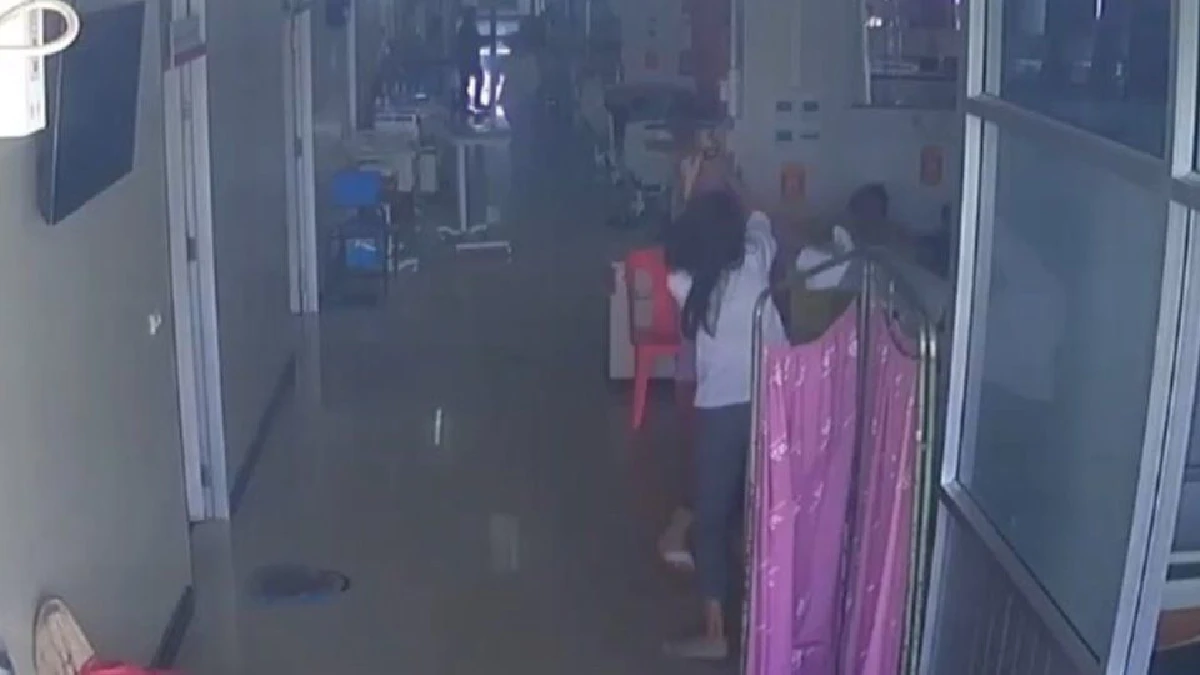 คนไข้คลั่งล็อกคอหมอสาวแทงไม่ยั้งตะโกนตรวจช้าเรามาตายพร้อมกัน