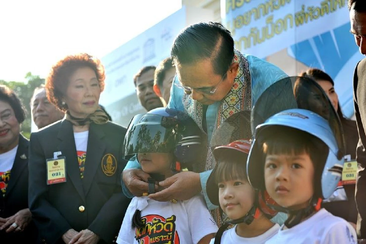 "บิ๊กตู่" สั่งซื้อสารสกัดกัญชา เครียด นอนไม่หลับ งบปี63ยังไม่ผ่านสภาฯ ปัดพูดปรับครม.