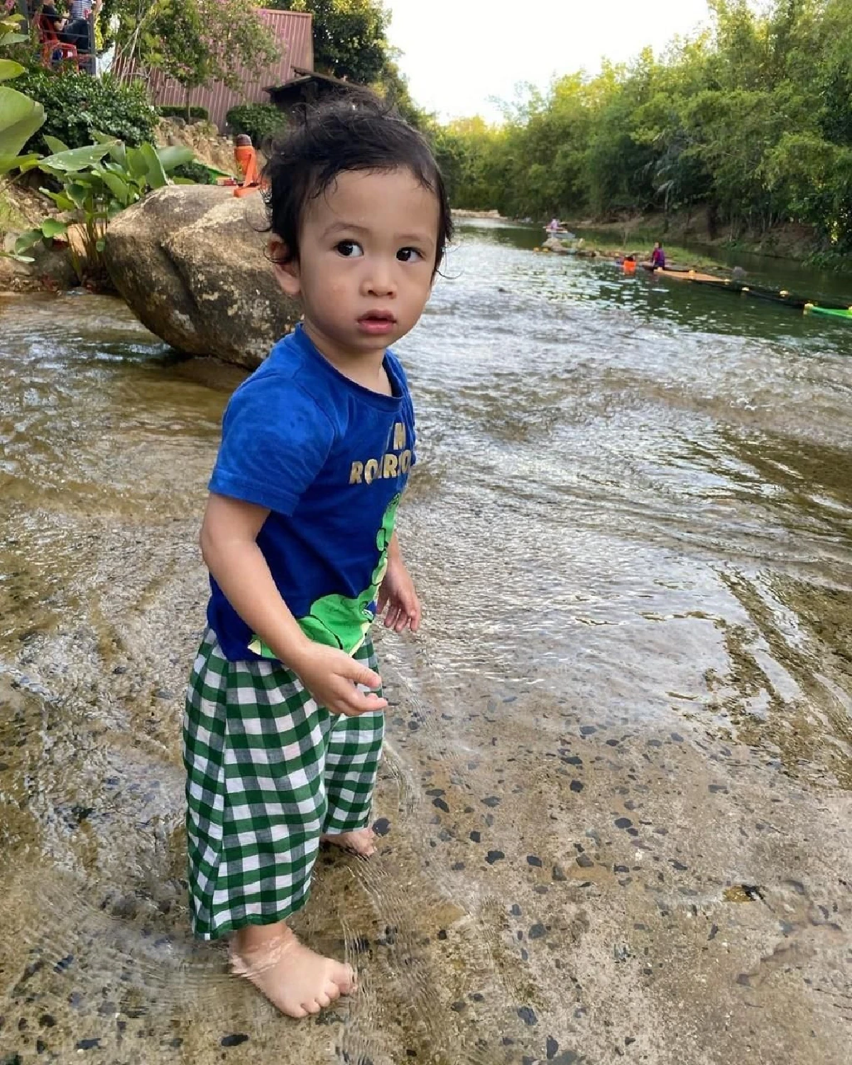 อบอุ่นหัวใจ “ชาคริต-แอน” พร้อมลูกชาย "น้องโพธิ์” ใช้เวลาวันหยุดร่วมกันที่บ้านสวน