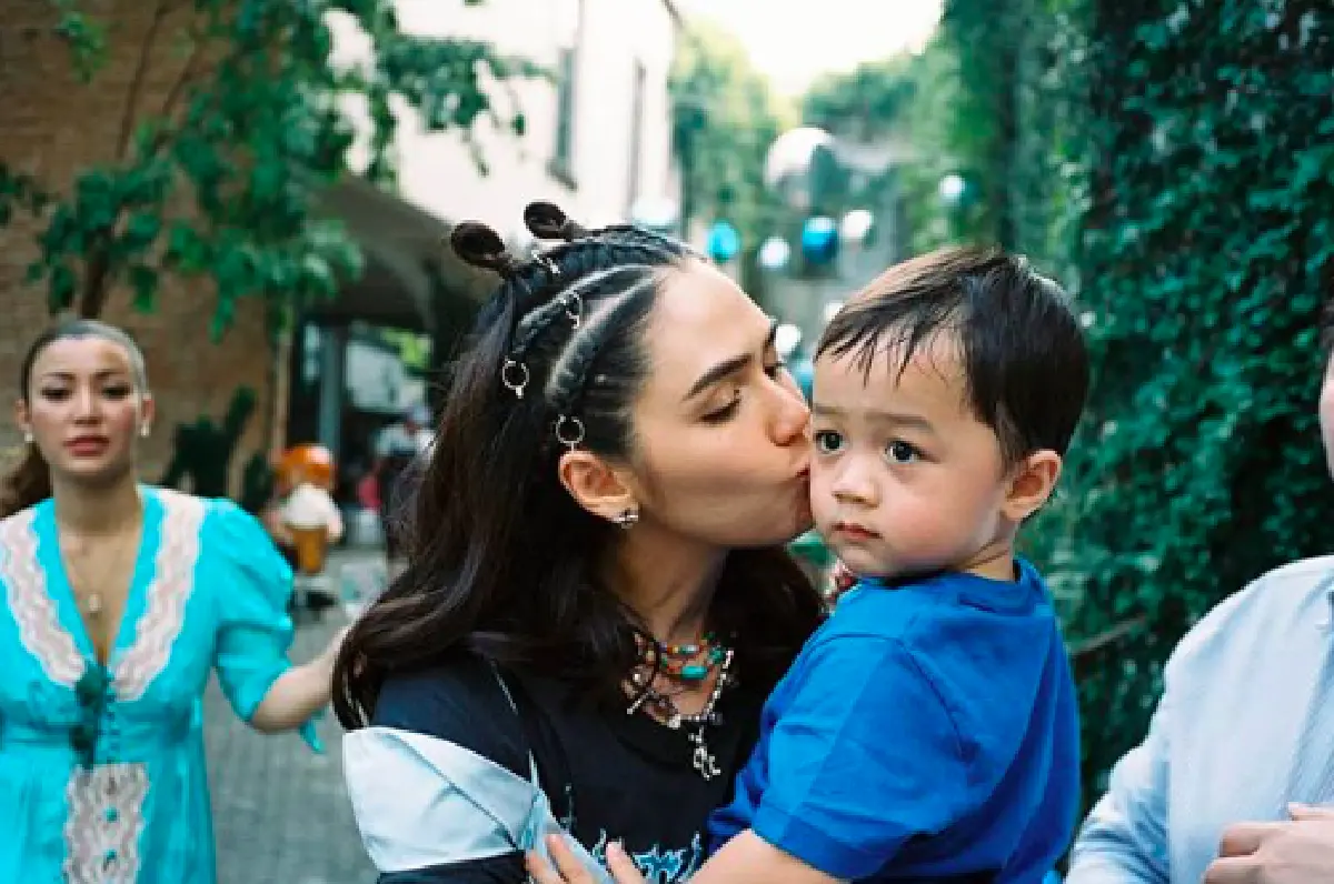 “เอมมี่” เปิดคฤหาสน์หรู จัดเต็มปาร์ตี้วันเกิด "น้องสายน้ำ" อายุครบ 1 ขวบ