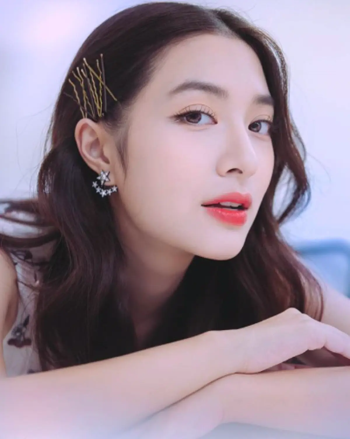 อีกวันสำคัญ! "มิว-ไฮโซเซนต์" แต่งกายในชุดไทยเต็มยศ เข้ารับพระราชทานน้ำสังข์