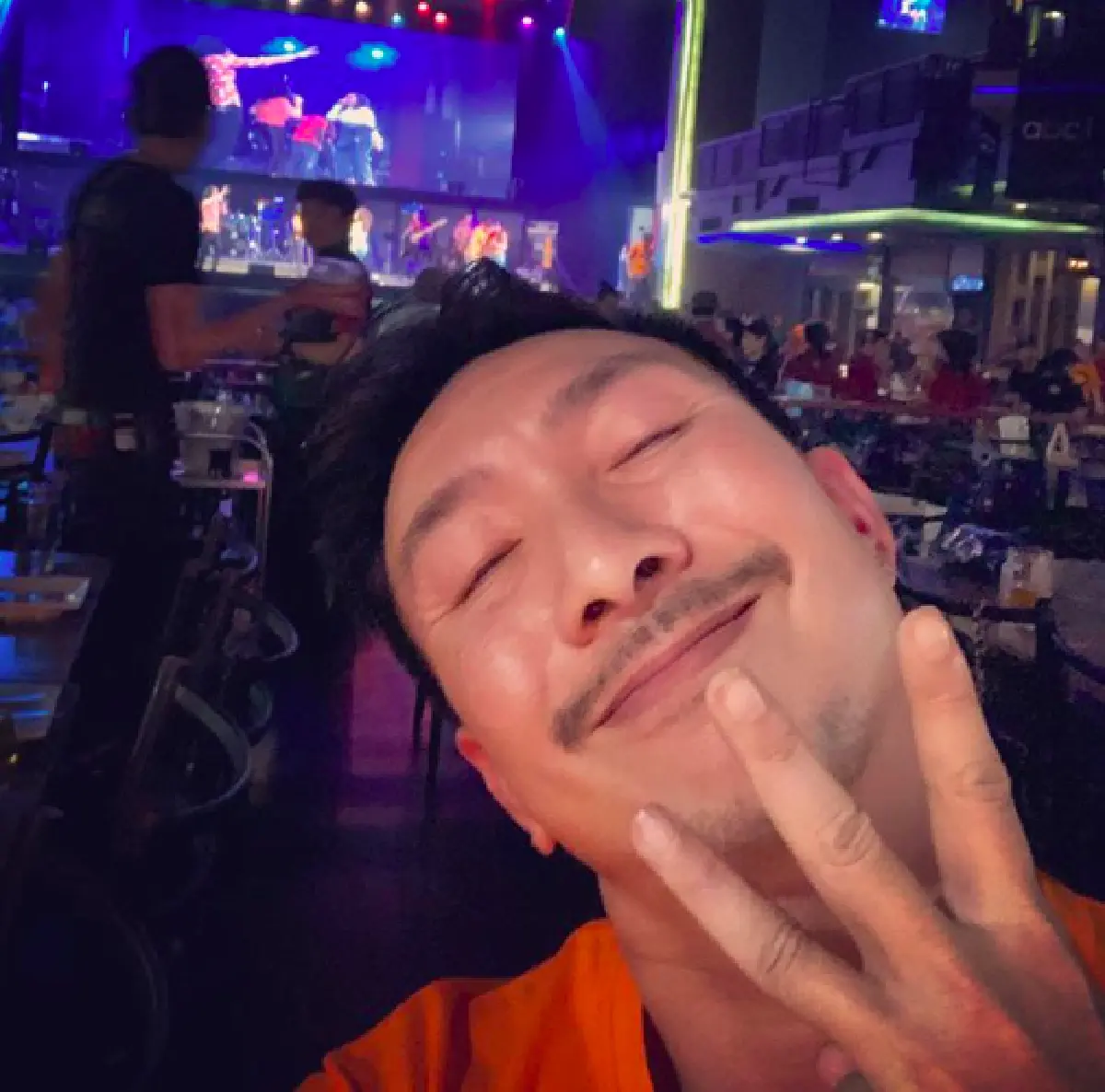 “โจอี้ บอย” ร่วมบริจาคเงินกว่า 3 ล้านบาท ให้ "บิณฑ์ บรรลือฤทธิ์” เพื่อช่วยซื้ออุปกรณ์การแพทย์