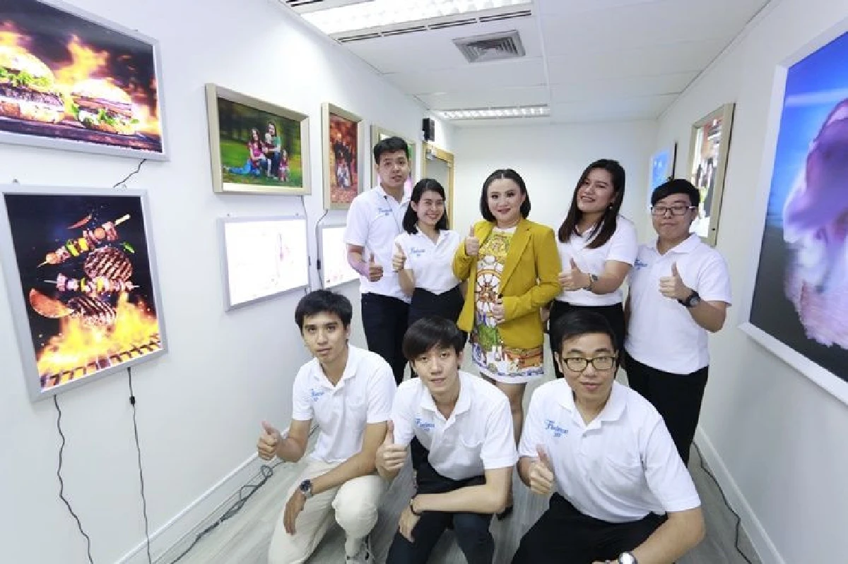 โฆษณาธรรมดาโลกไม่จำ 3D และระบบไฟไดนามิคคือคำตอบแห่งอนาคต 