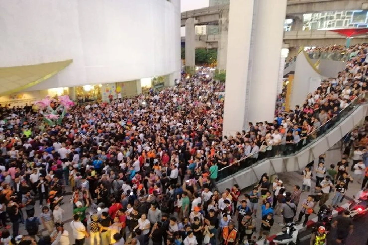 รอเจอของจริงเดือนหน้า! "ธนาธร"ลั่น ม็อบวันนี้แค่ซ้อมใหญ่