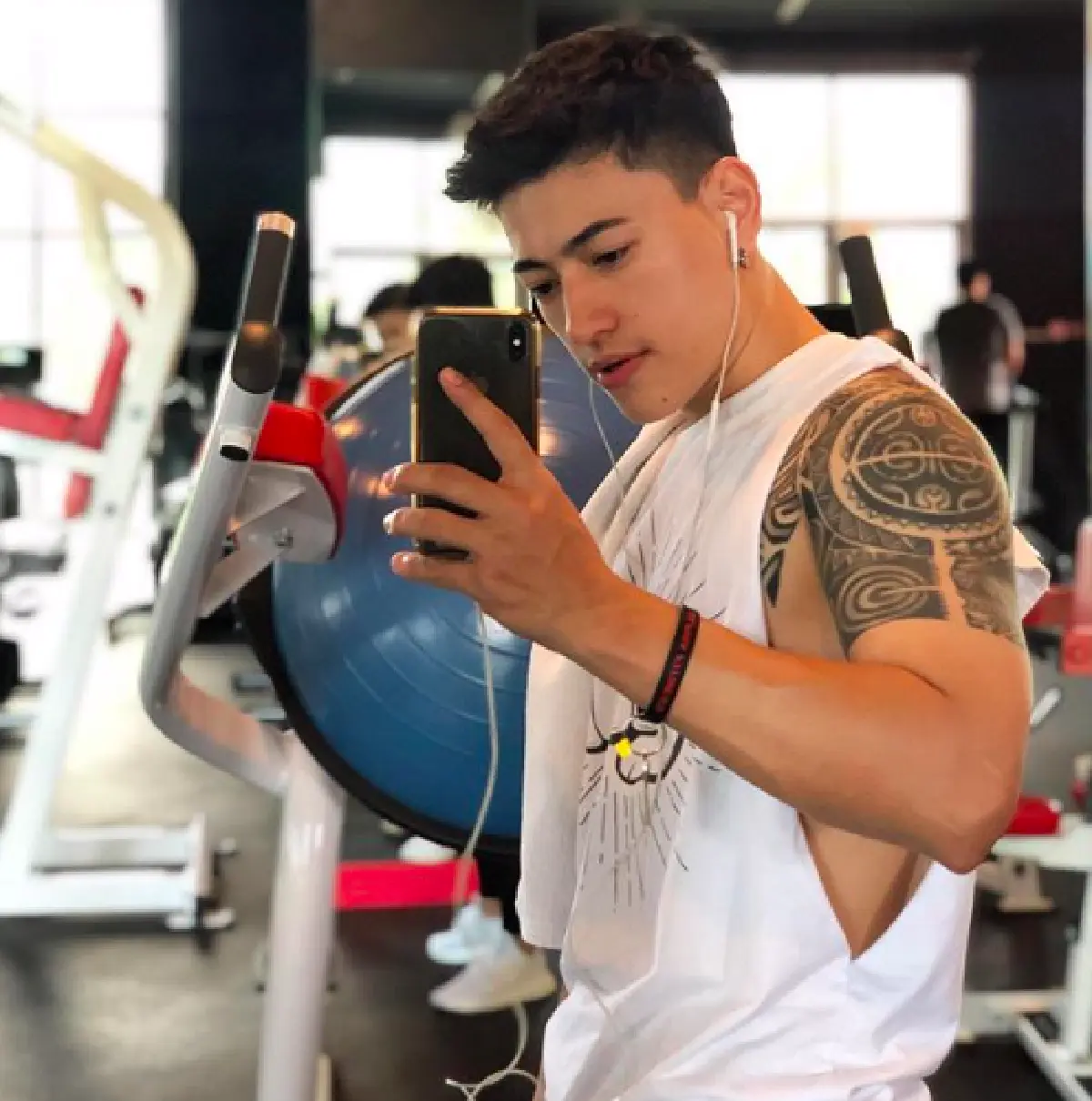 ผู้ชายต้องหลบ! "ซี ภูวรินทร์” กับหุ่นสุดฟิตแอนด์เฟิร์มไม่แพ้นายแบบมืออาชีพ