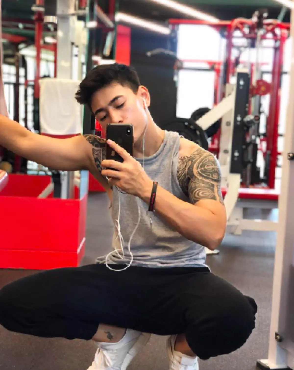 ผู้ชายต้องหลบ! "ซี ภูวรินทร์” กับหุ่นสุดฟิตแอนด์เฟิร์มไม่แพ้นายแบบมืออาชีพ