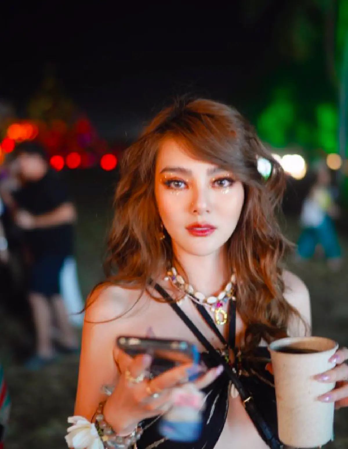 คนบันเทิงจัดเต็มกับแฟชั่นสุดชิคร่วมงานเทศกาลแห่งปี Wonderfruit 2019
