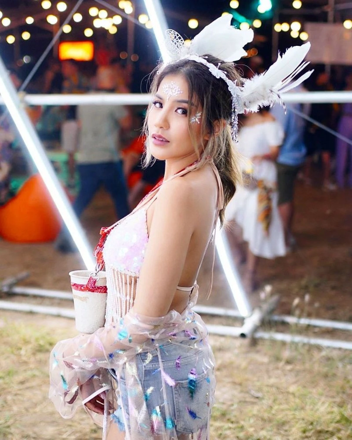 คนบันเทิงจัดเต็มกับแฟชั่นสุดชิคร่วมงานเทศกาลแห่งปี Wonderfruit 2019