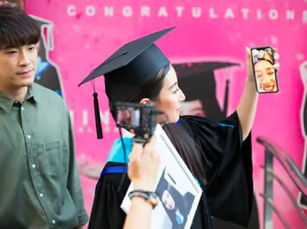 “มิ้นต์ ชาลิดา" หายเหนื่อย 7 ปีเรียนจบปริญญาตรีแล้ว หลังทำงานหาเงินส่งตัวเองเรียน