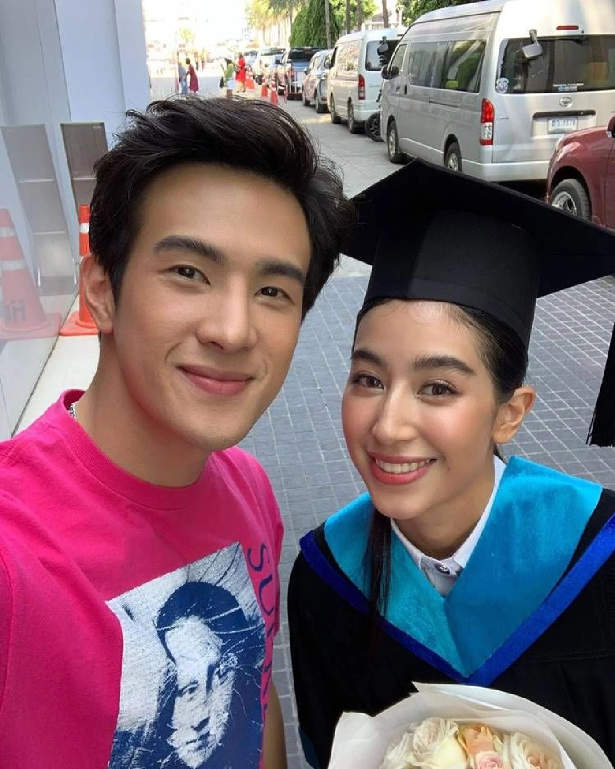 “มิ้นต์ ชาลิดา" หายเหนื่อย 7 ปีเรียนจบปริญญาตรีแล้ว หลังทำงานหาเงินส่งตัวเองเรียน