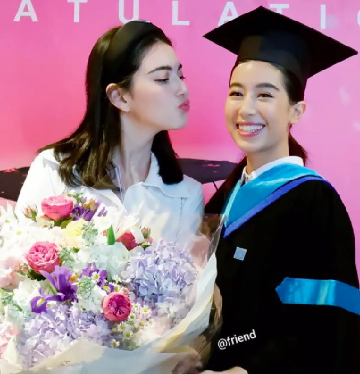 “มิ้นต์ ชาลิดา" หายเหนื่อย 7 ปีเรียนจบปริญญาตรีแล้ว หลังทำงานหาเงินส่งตัวเองเรียน