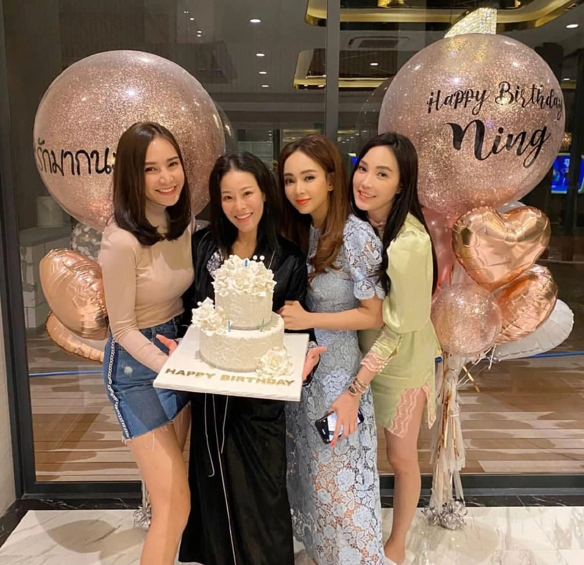หนิง ปณิตา ยอมหน้าสด! ถูกเพื่อนสาวสุดซี้บุกบ้านเซอร์ไพรส์วันเกิด