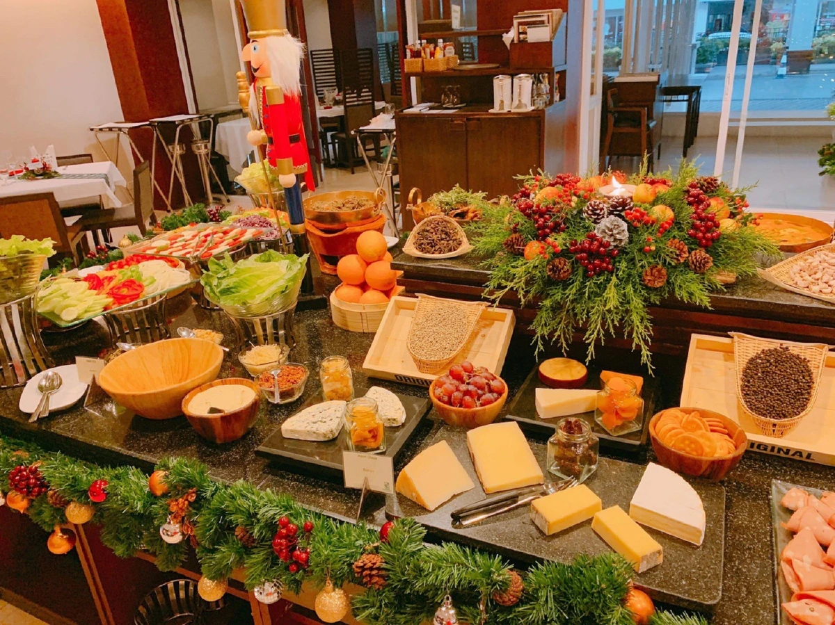 ชวนชิมบุฟเฟ่ต์มื้อสุขสันต์ในวันคริสต์มาสอีฟ และวันส่งท้ายปี 2562