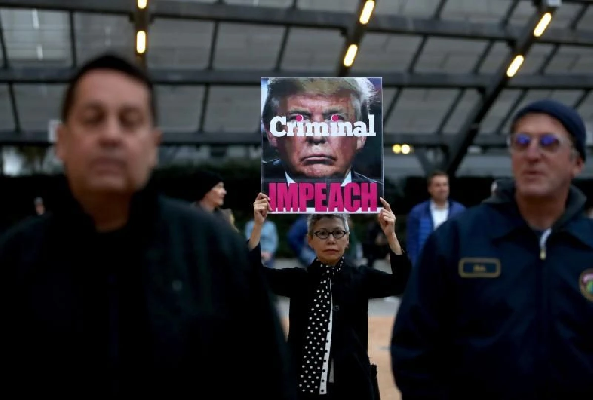 มะกันรวมตัวชุมนุม หนุนถอดถอนทรัมป์