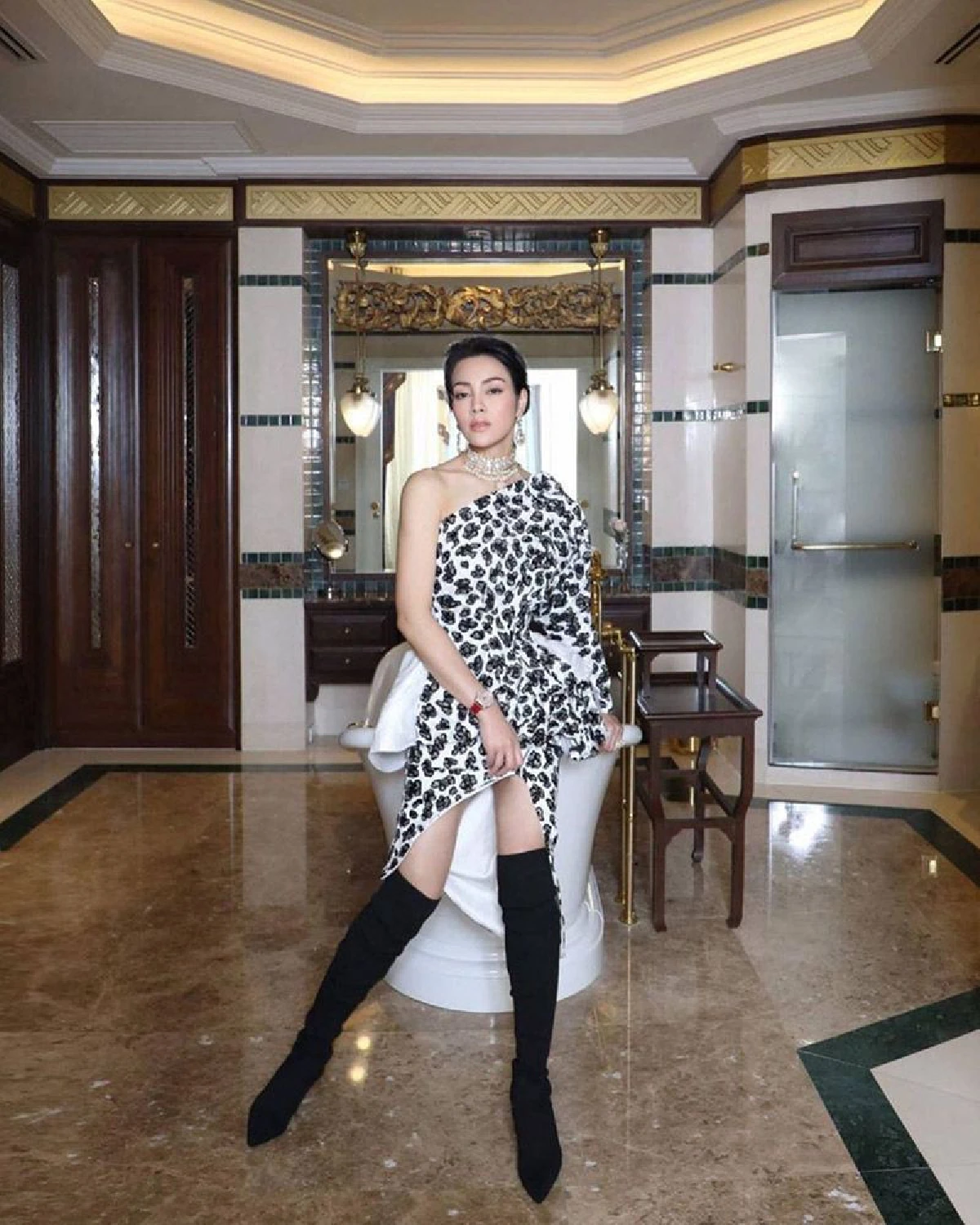 หุ่นดีก็ต้องแลก! "ตั๊ก บงกช" ถ่ายแบบโชว์เอวเอส แต่กลับต้องทำใจหน้าอกเล็กลง