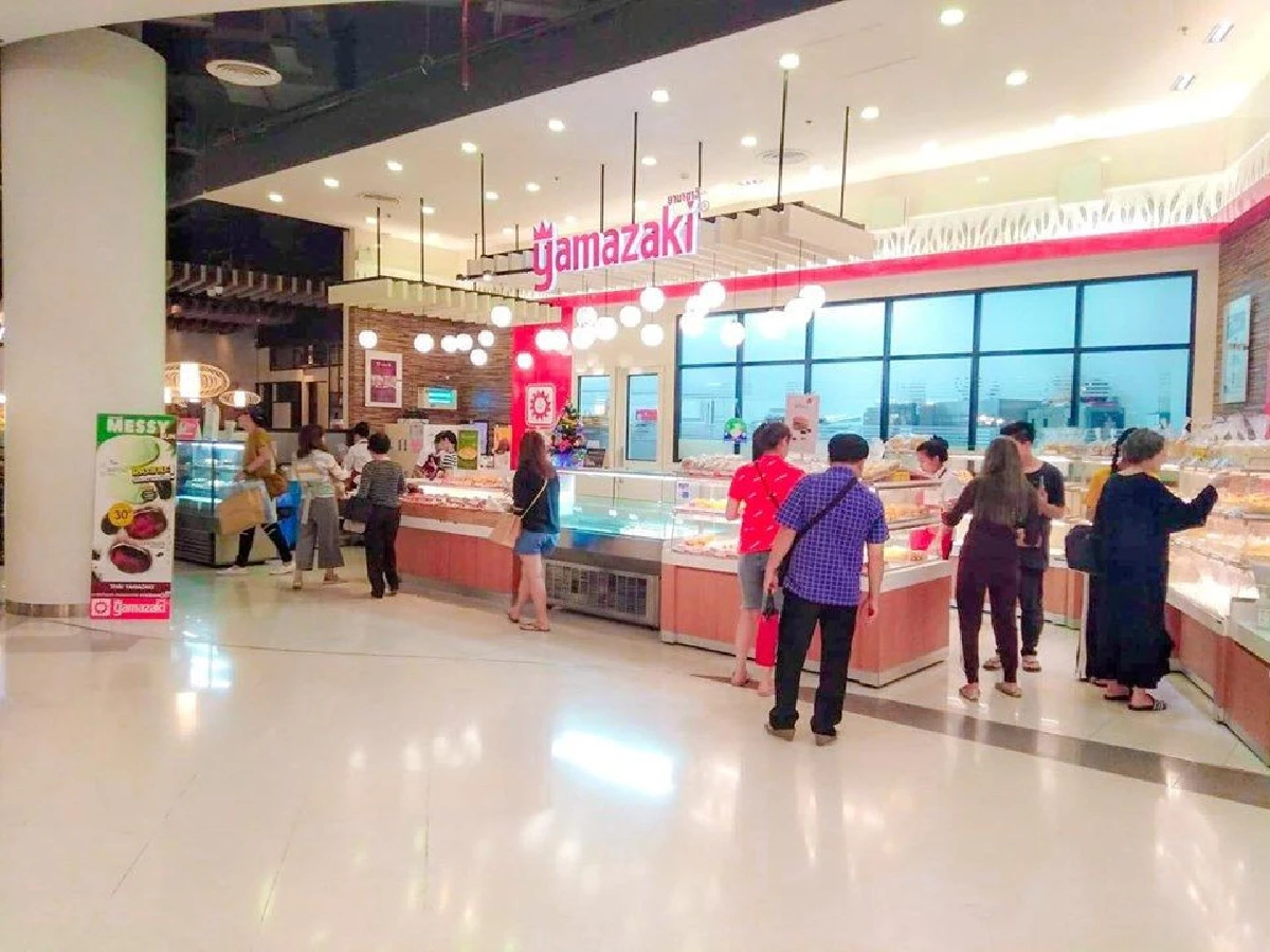 เปิดใจนางฟ้าเบเกอรี่ “yamazaki” พนักงานสาวน้ำใจงาม "ป้อนขนม-น้ำ" ชายพิการ