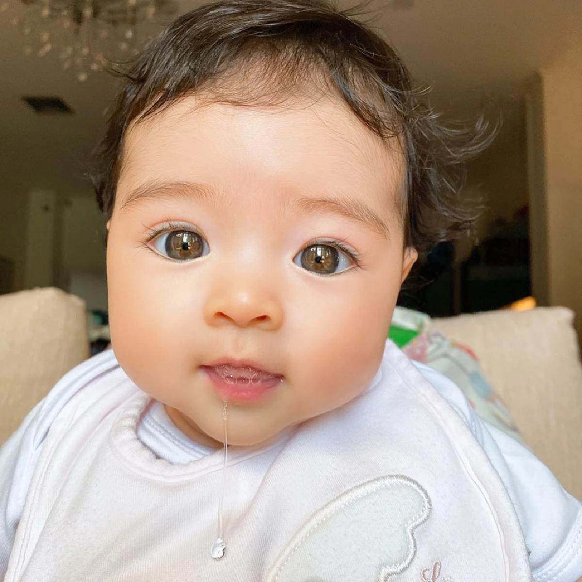 น่ารักมากเหมือนตุ๊กตา! น้องเดมี่ ลูกสาว ลีเดีย-แมทธิว ตาแป๋วแบ๊วมากสวยตั้งแต่เด็ก