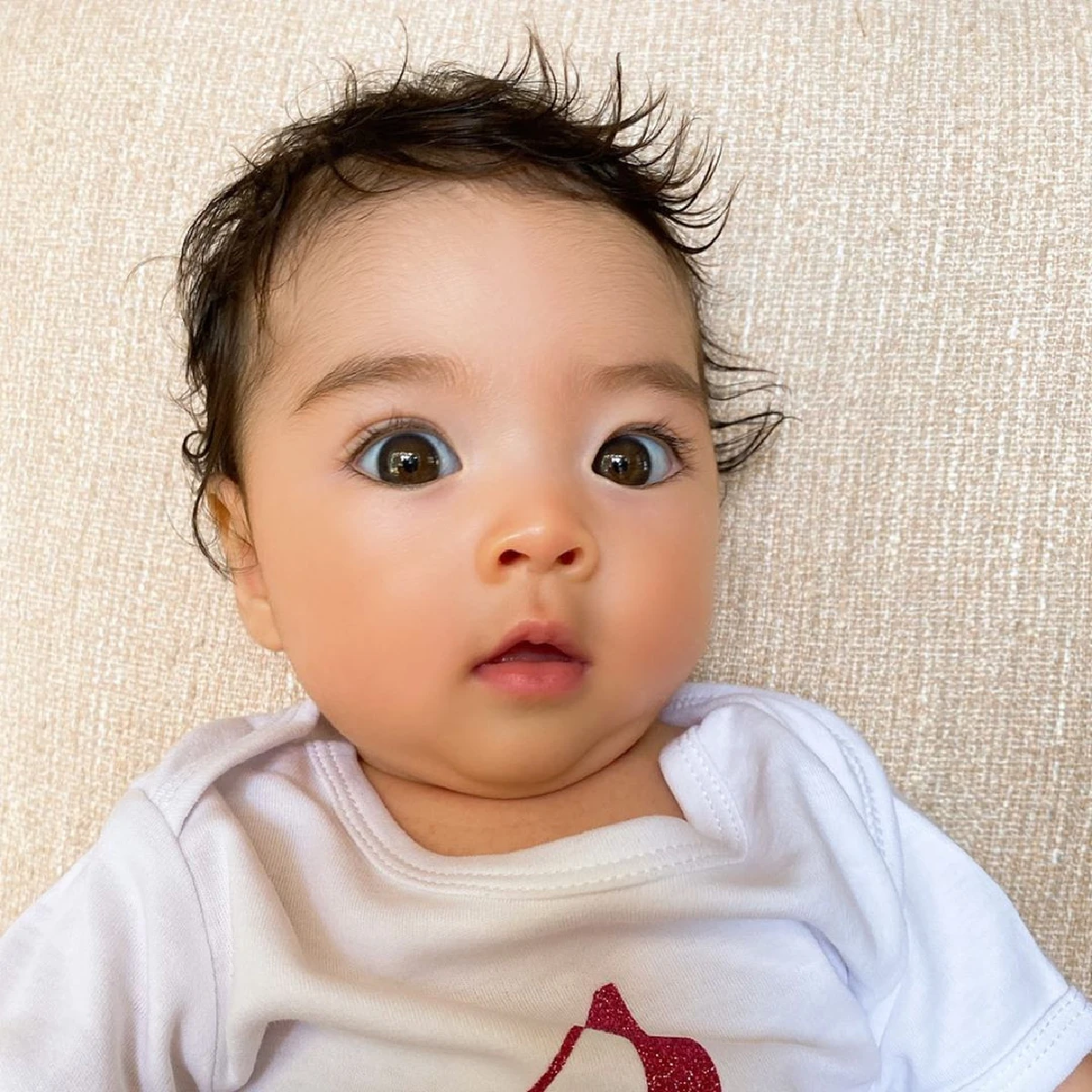 น่ารักมากเหมือนตุ๊กตา! น้องเดมี่ ลูกสาว ลีเดีย-แมทธิว ตาแป๋วแบ๊วมากสวยตั้งแต่เด็ก