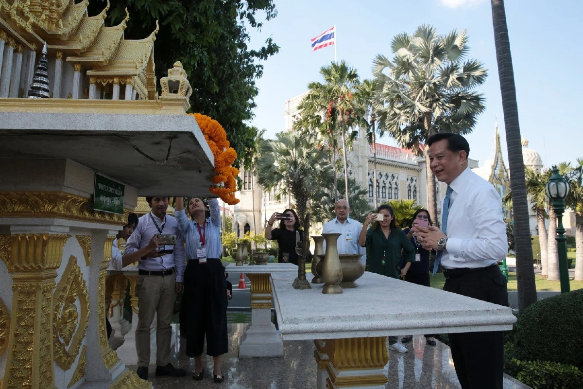 "พีระพันธุ์"พร้อมนั่งเป็นประธานกมธ.ศึกษาแก้รธน.หากได้รับการเสนอชื่อ