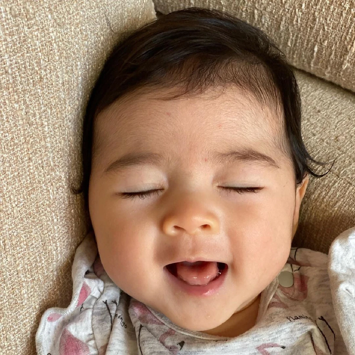 น่ารักมากเหมือนตุ๊กตา! น้องเดมี่ ลูกสาว ลีเดีย-แมทธิว ตาแป๋วแบ๊วมากสวยตั้งแต่เด็ก