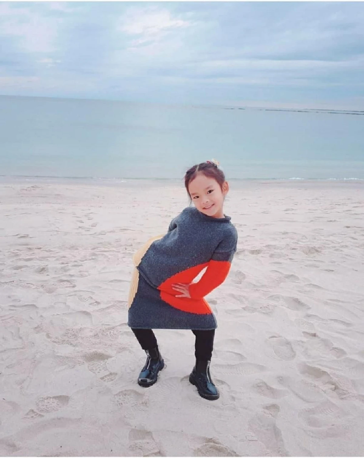 แอคเดียวไม่เคยพอ! น้องปีใหม่ โพสท่าท้าลมหนาวฉายแววนางแบบมาเต็มที่ญี่ปุ่น