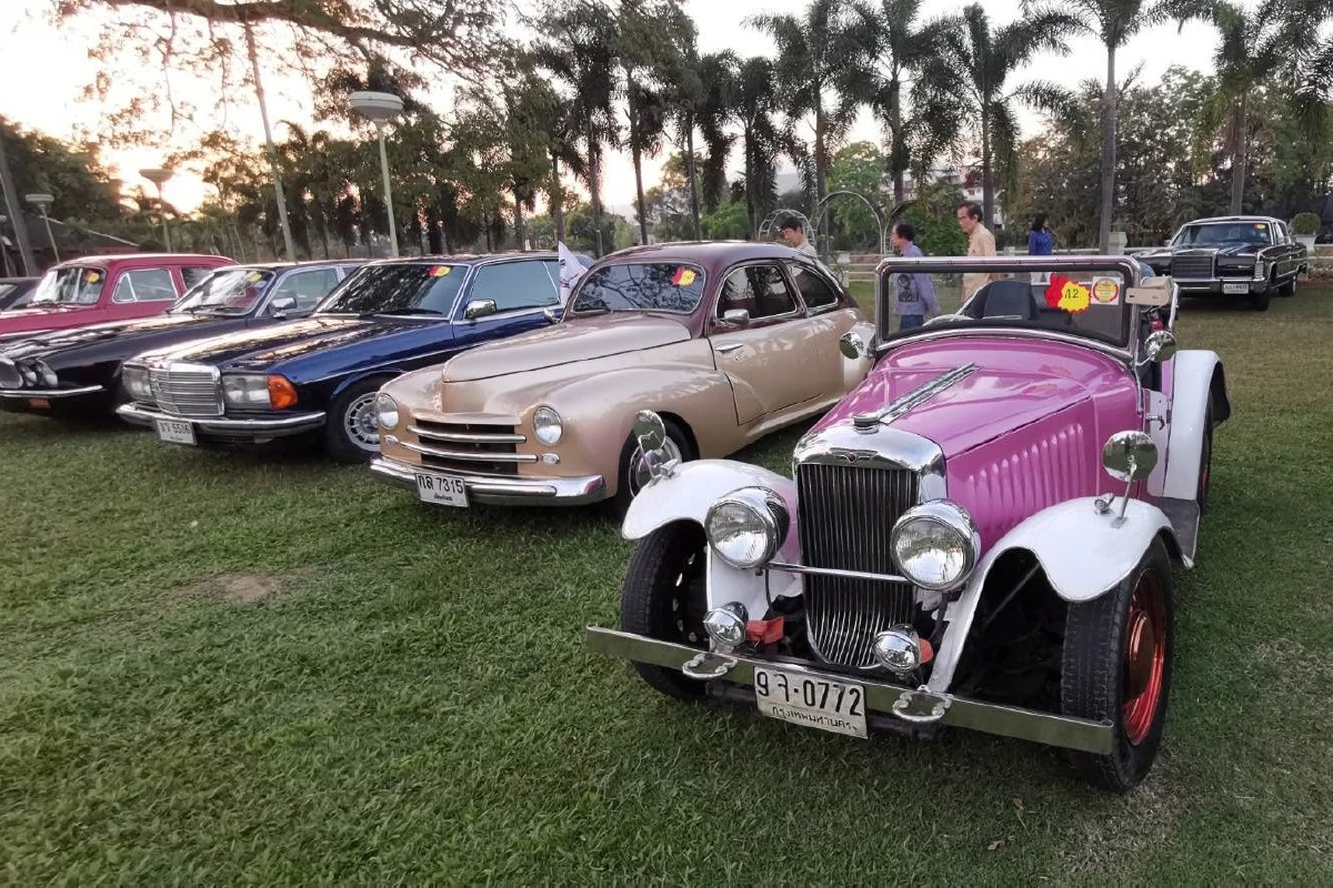 ตำรวจภาค 5 ขนรถหรูยุคโบราณโชว์มูลค่ามหาศาลบางคันเก่ากว่า200 ปี