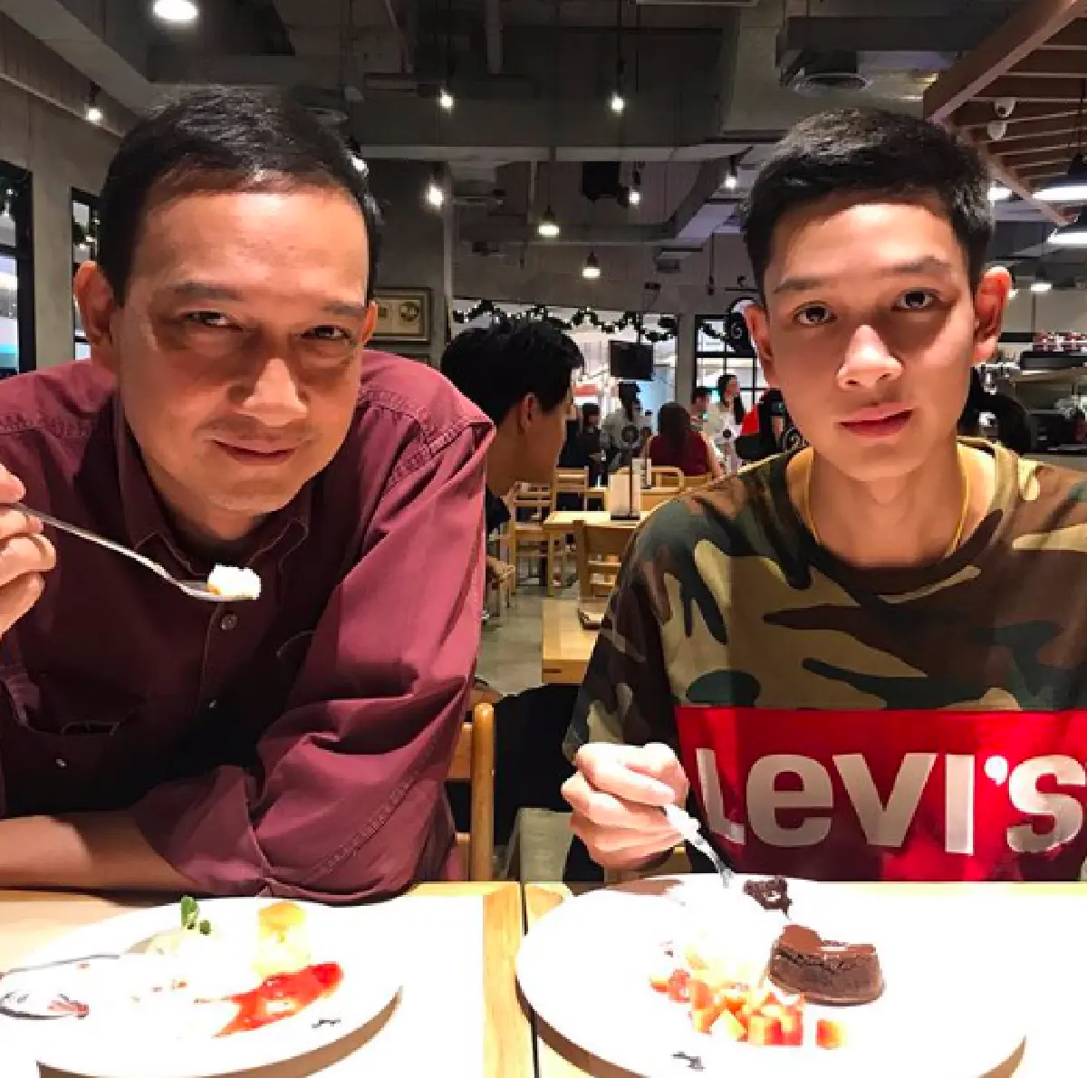 ยิ่งโต..ยิ่งสำเนาเป๊ะ! "กวาง กมลชนก" เทียบชัดๆ "พ่อน็อต-น้องเน็ต” หน้าเหมือนกันหนักมาก